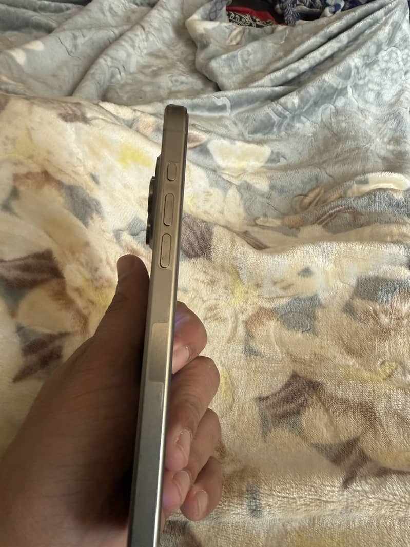 Apple iPhone 15 Pro Max 2