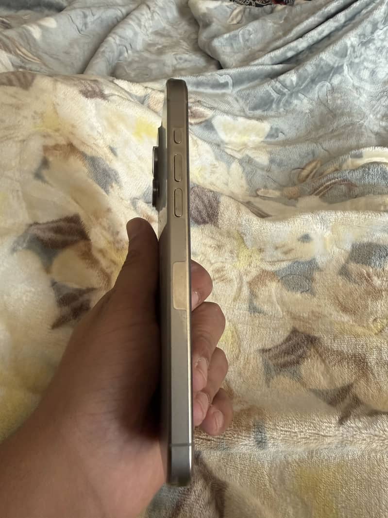 Apple iPhone 15 Pro Max 3