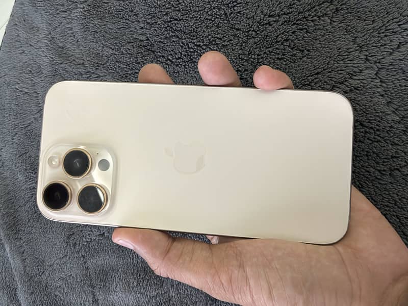 Apple iPhone 16 Pro Max 0