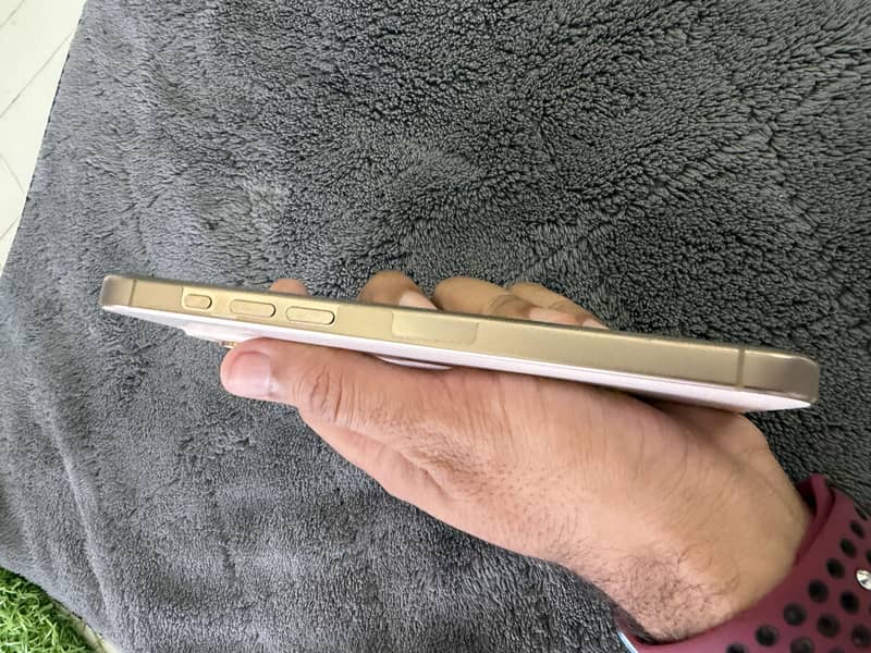 Apple iPhone 16 Pro Max 2