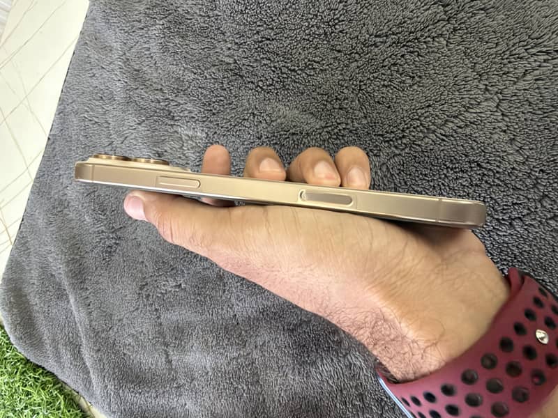 Apple iPhone 16 Pro Max 5