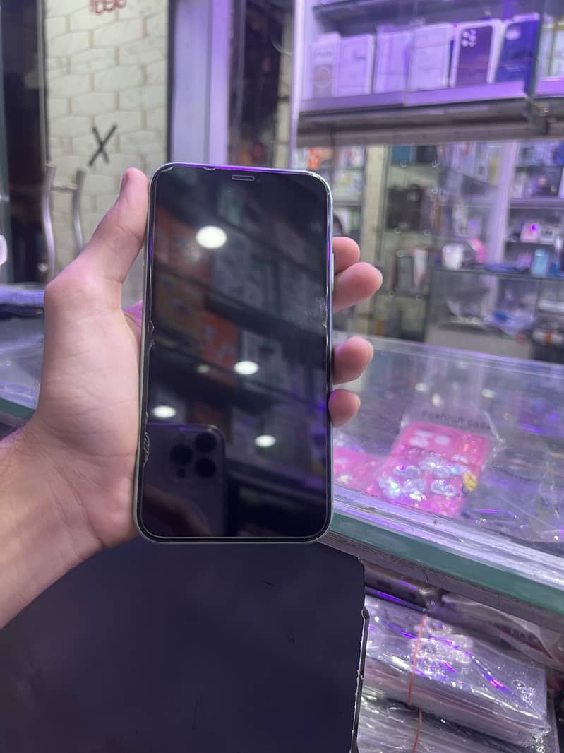 Apple iPhone 11 3