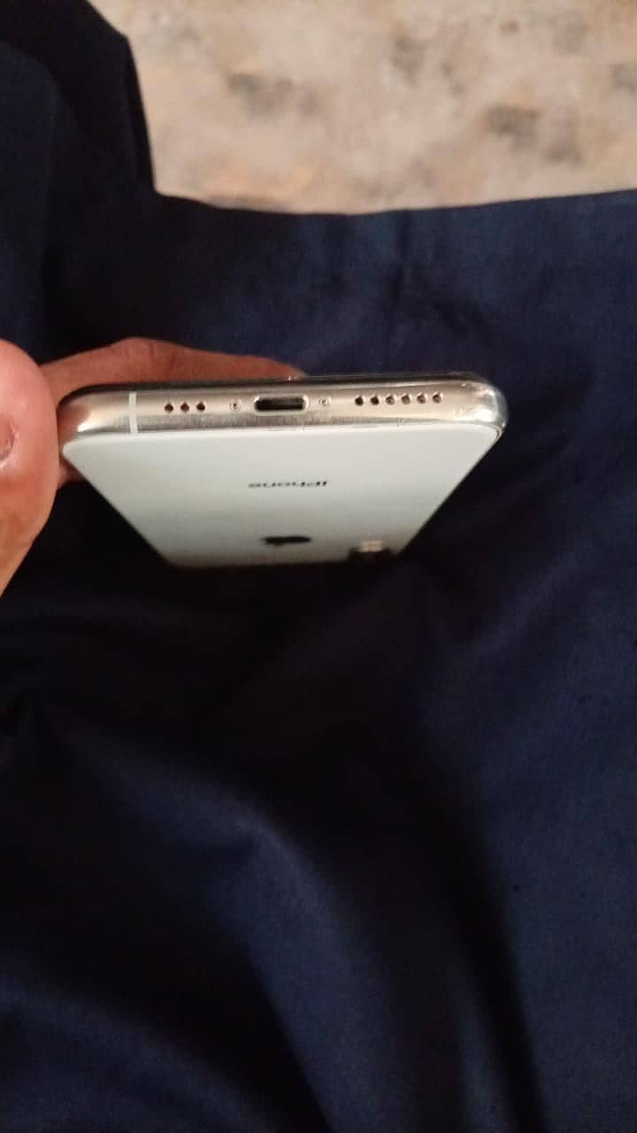 Apple iPhone XS 1