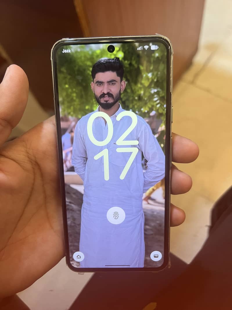 Google pixel 8 4