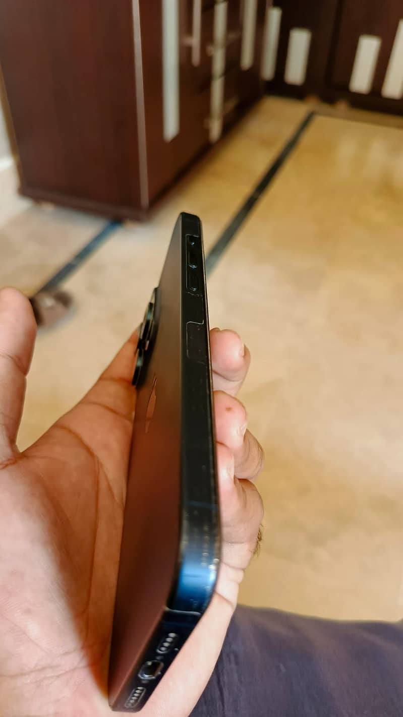 Apple iPhone 15 Pro Max 3
