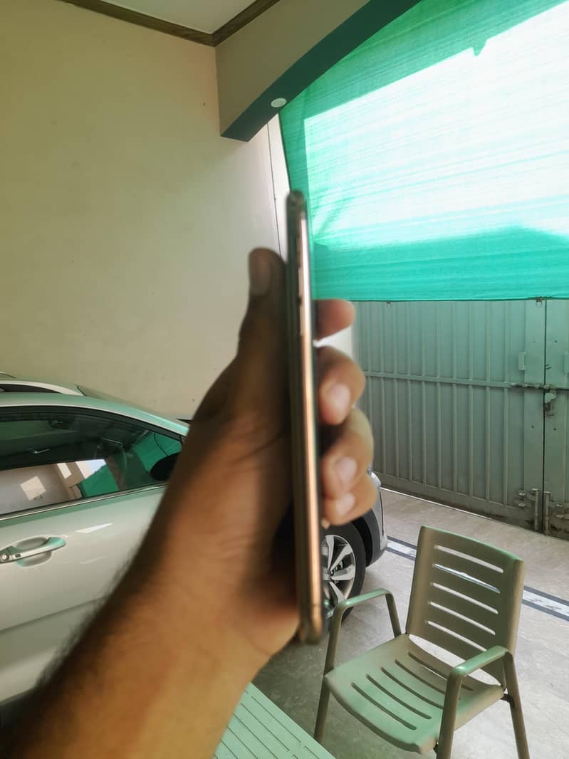 Apple iPhone 11 Pro Max 2