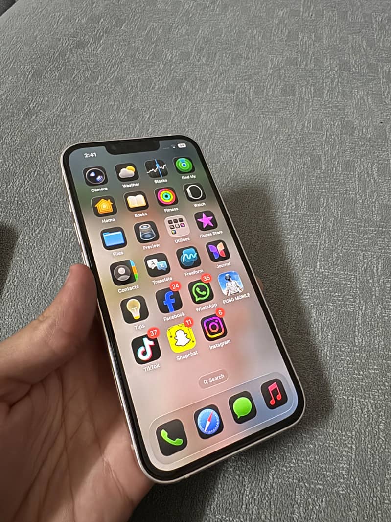 Apple iPhone 13 1