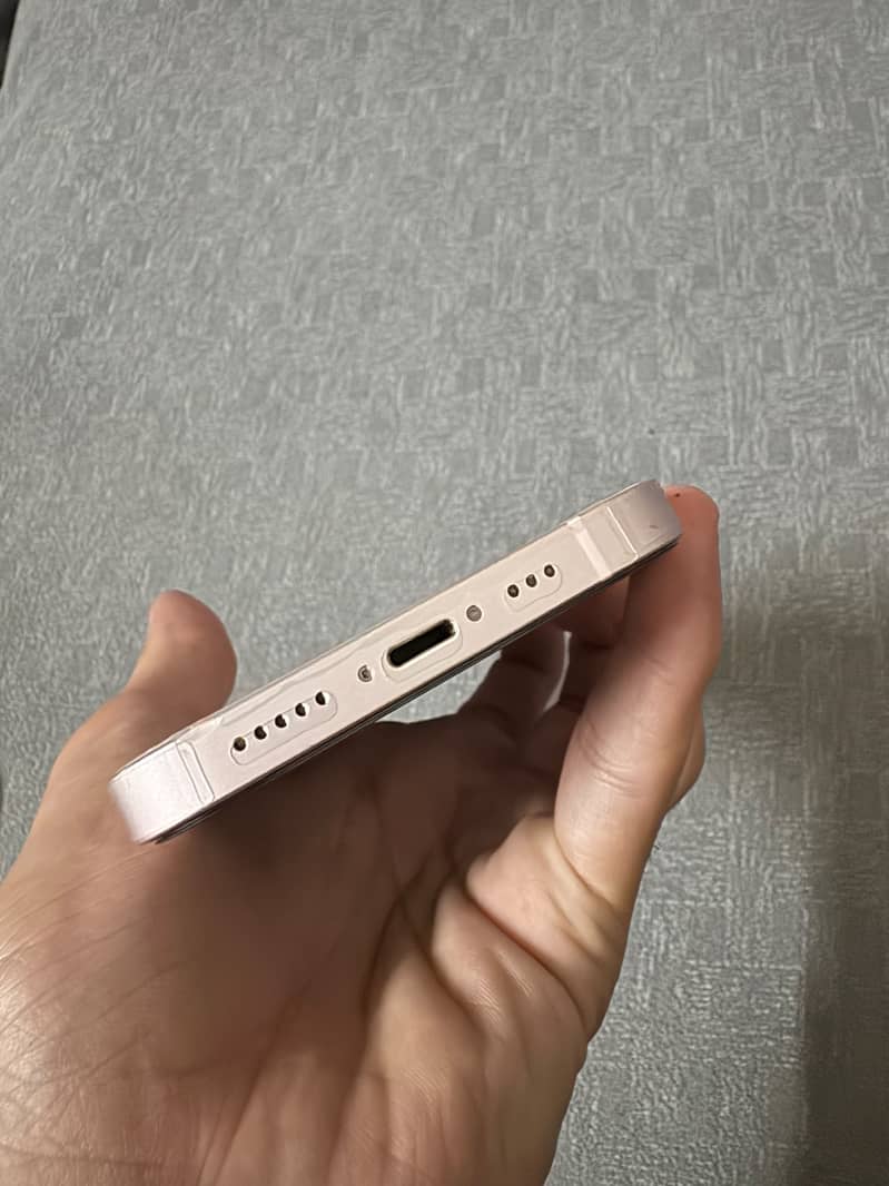 Apple iPhone 13 2