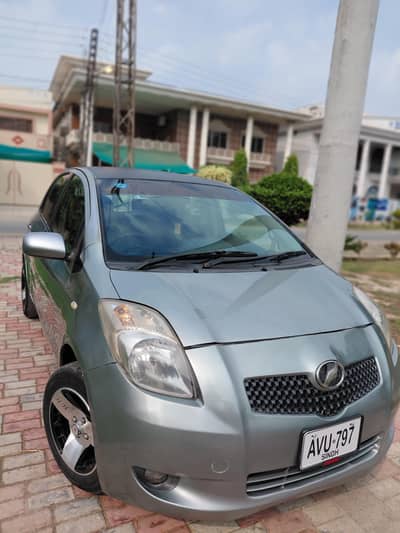 Toyota Vitz 2011