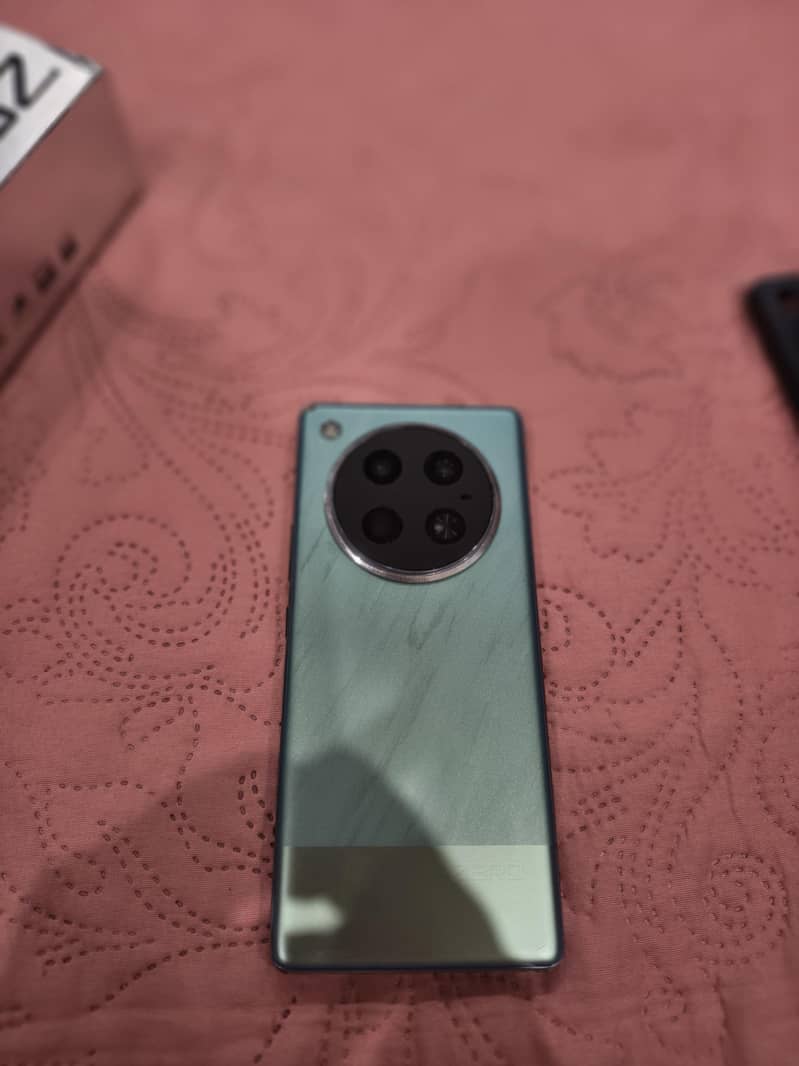 Tecno zero 40 10