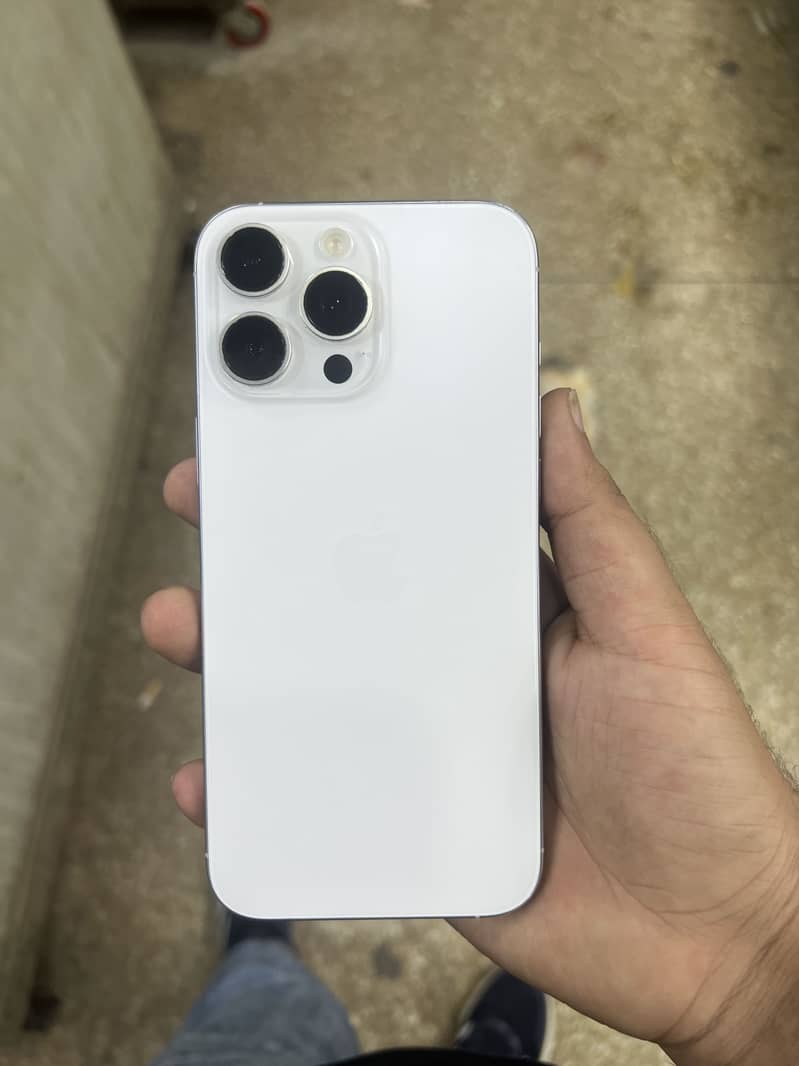 Apple iPhone 16 Pro Max 2