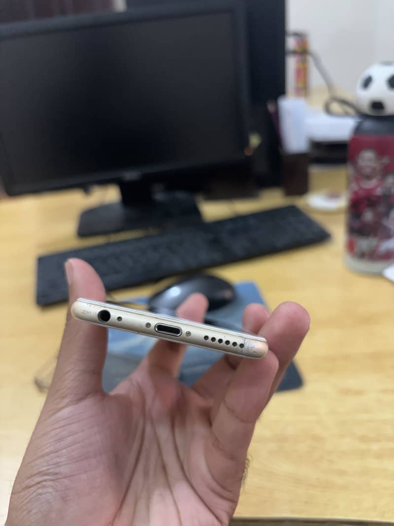 Apple iPhone 6S 4