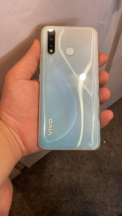 Vivo y19 or realme 5i 8-256 gb