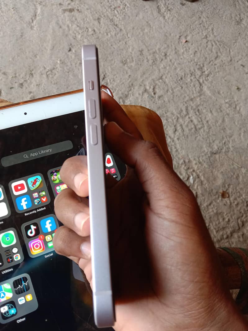 Apple iPhone 14 plus 3