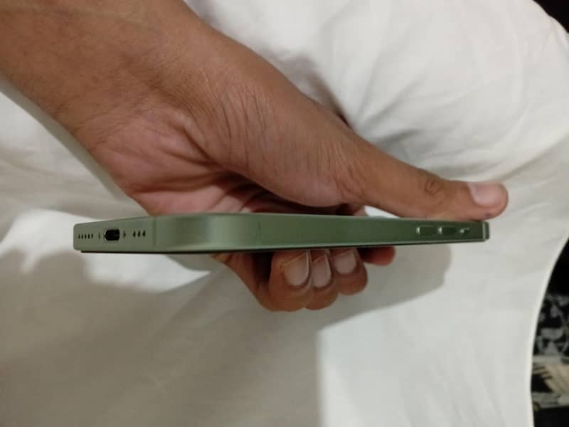 Apple iPhone 15 5