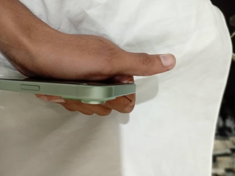 Apple iPhone 15 6
