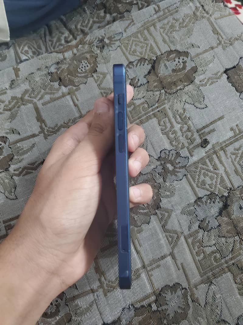 Apple iPhone 12 2