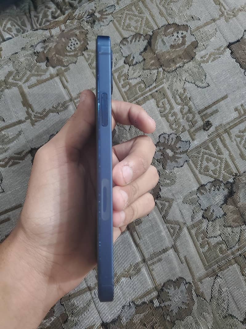 Apple iPhone 12 3