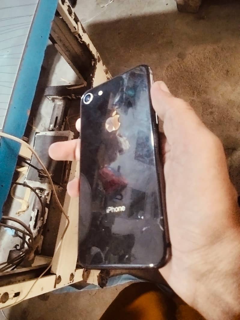 Apple iPhone 8 6
