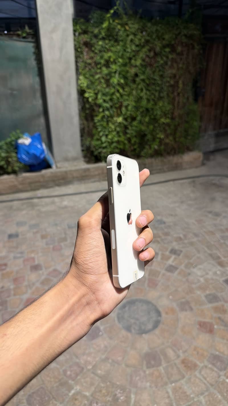 Apple iPhone 12 3