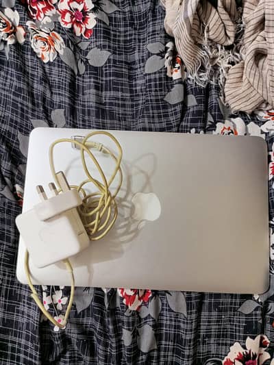 students offer  apple mac book 2015 par