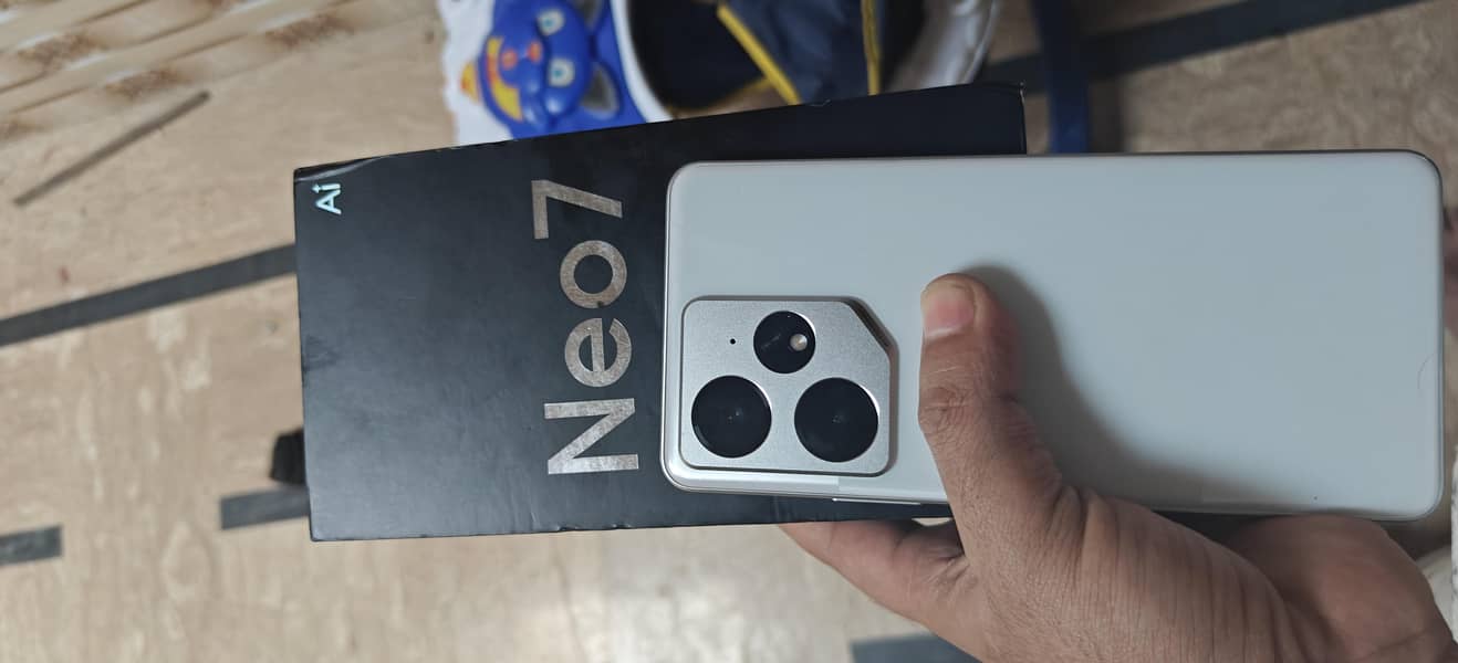 Realme Neo7 10