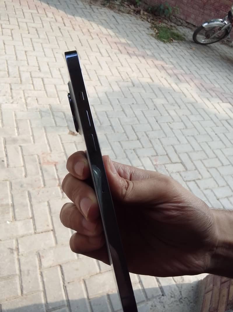 Apple iPhone 13 Pro Max 4