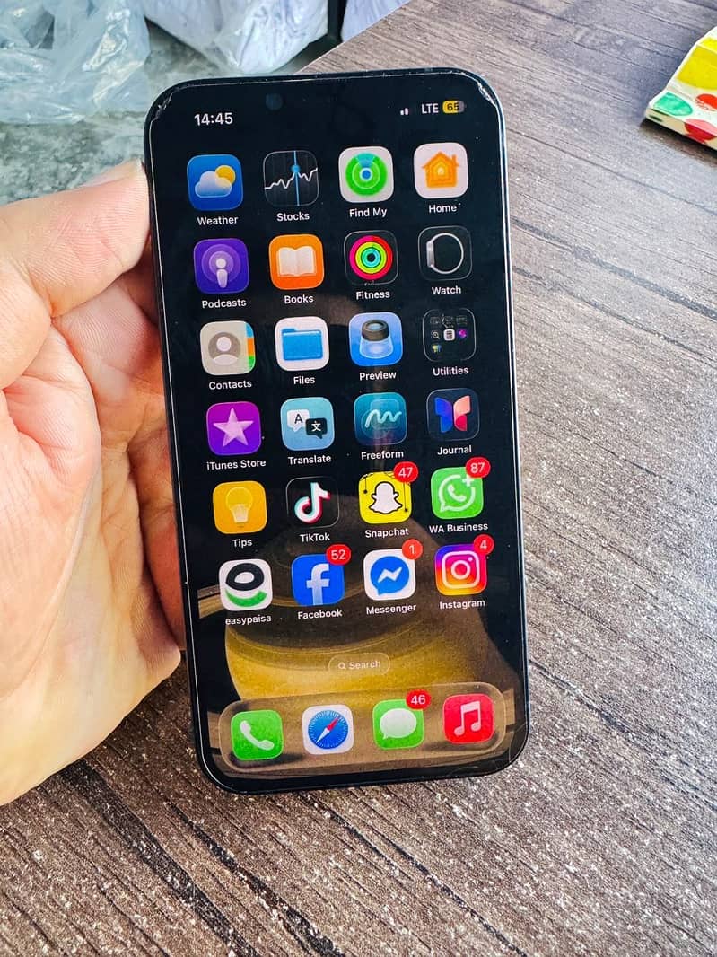 Apple iPhone 13 4
