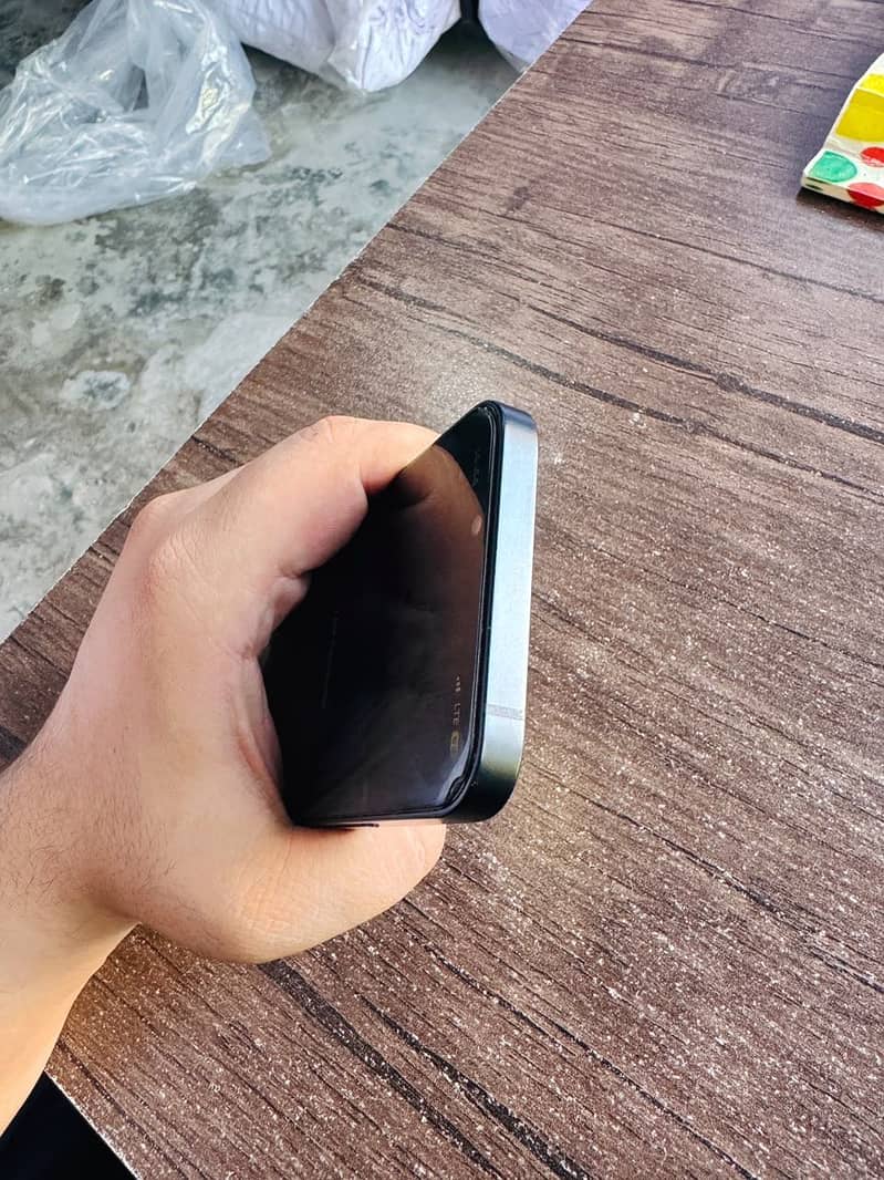 Apple iPhone 13 5
