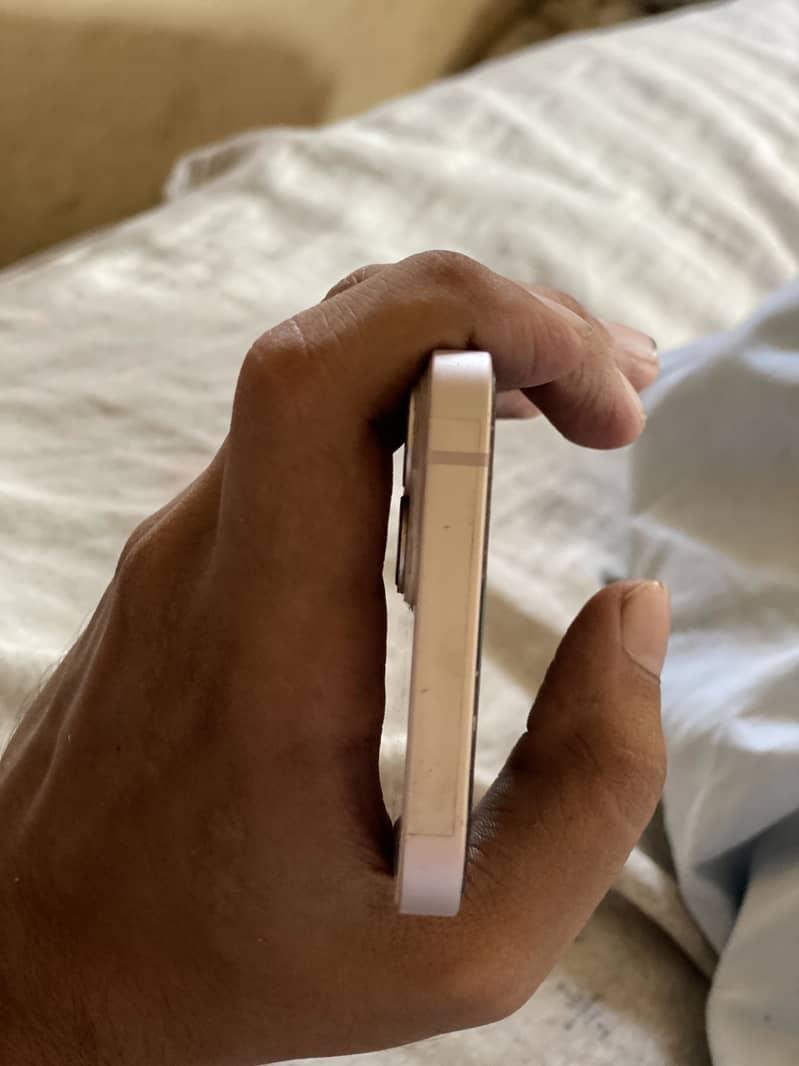 Apple iPhone 13 2