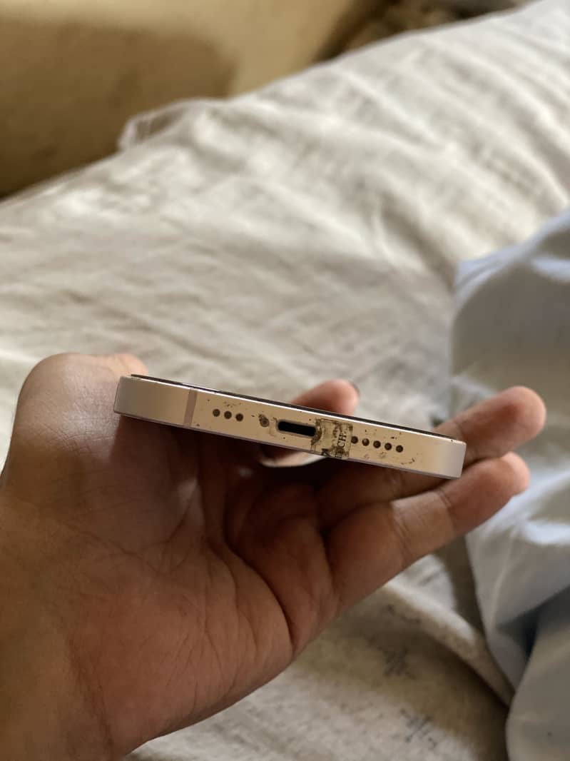 Apple iPhone 13 4