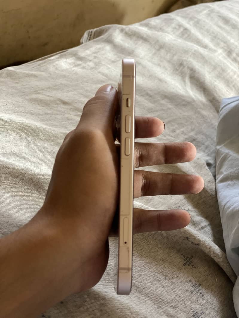 Apple iPhone 13 5