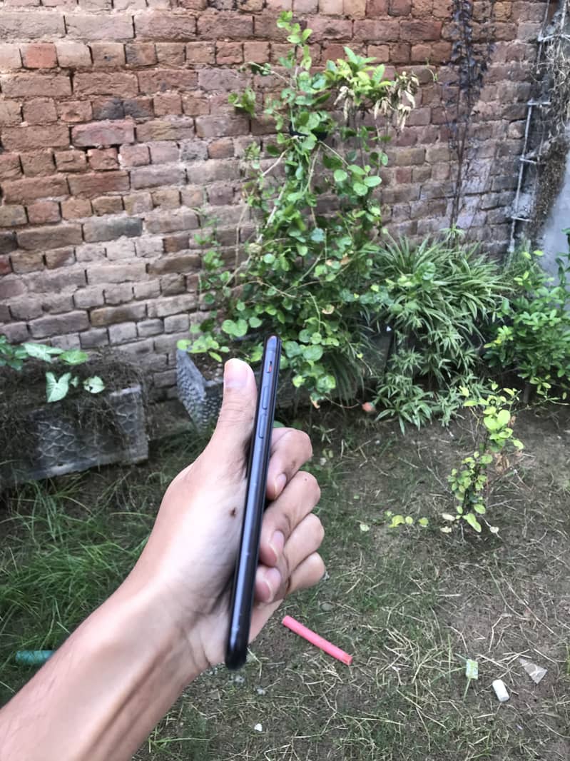 Apple iPhone SE 2 1