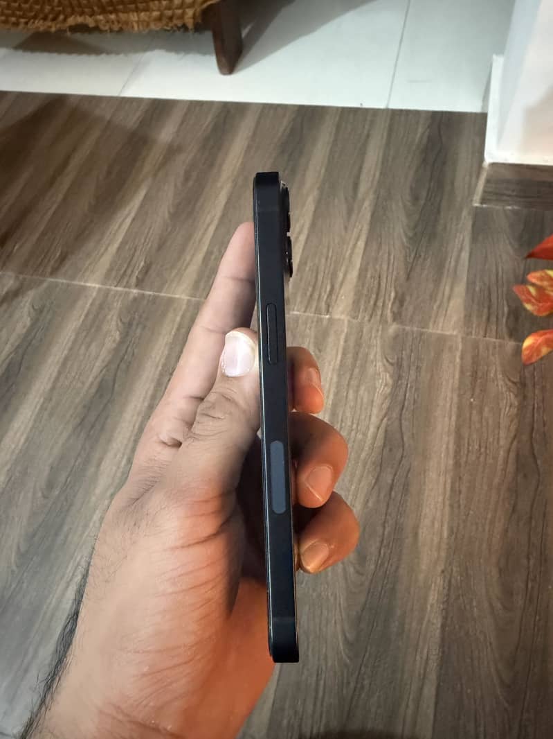 Apple iPhone 13 1