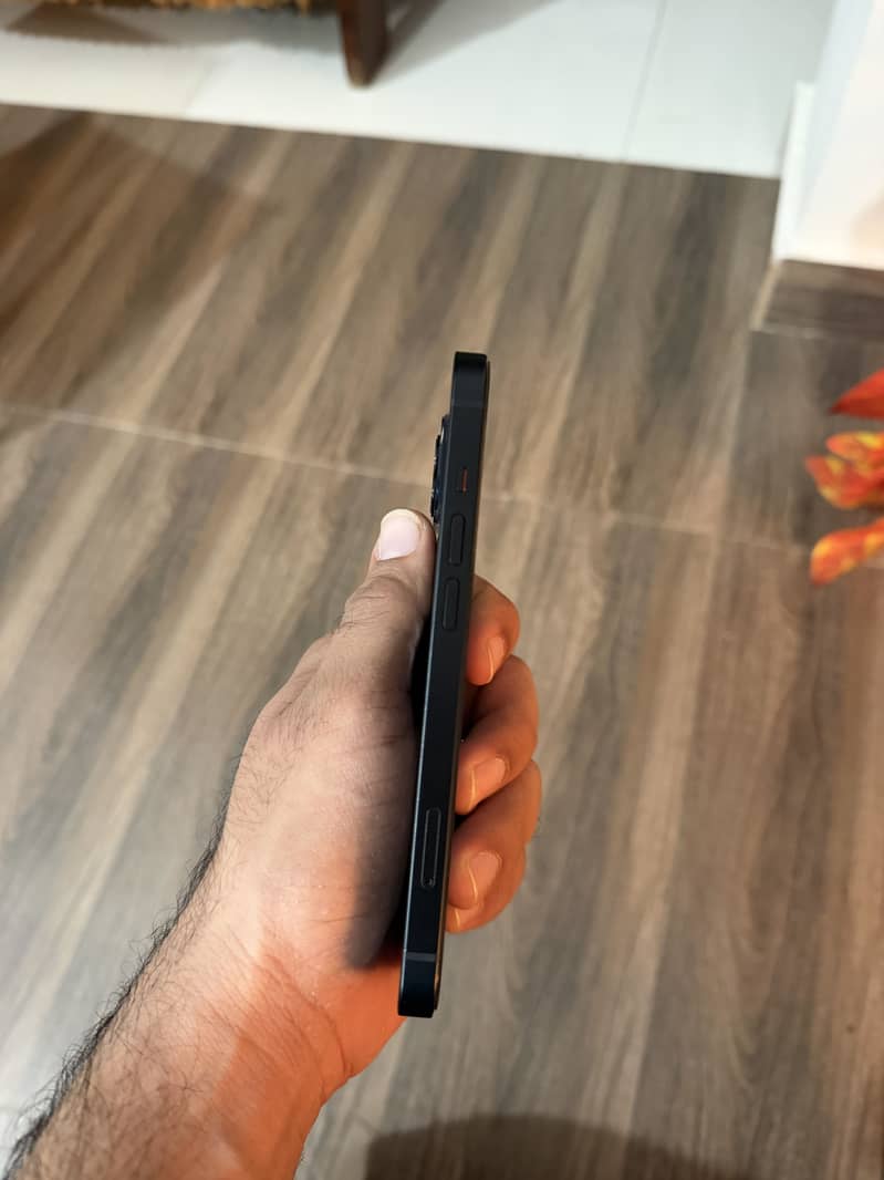 Apple iPhone 13 2