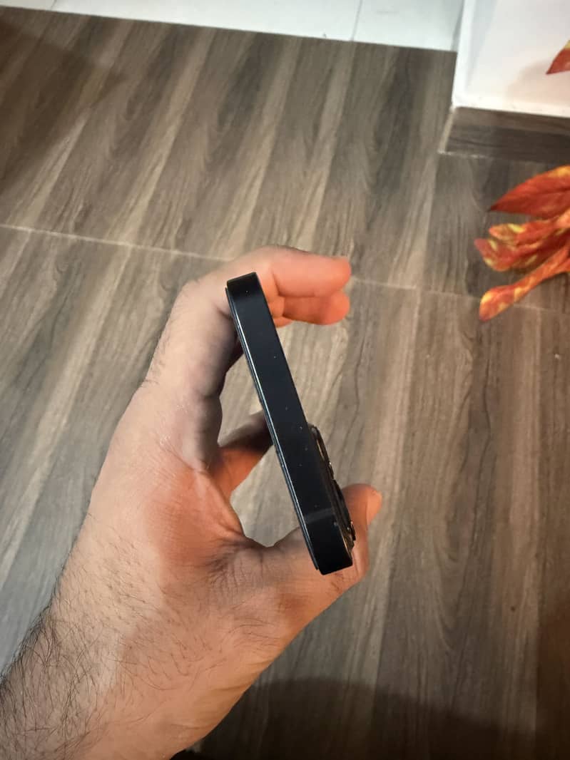 Apple iPhone 13 5
