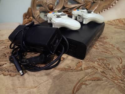 Xbox 360e 220 gb jail break upto 57+ games two wireless controller
