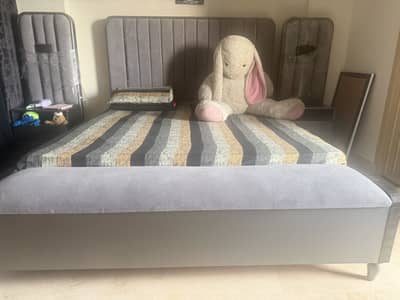 Title: Brand New Modern King Size Bed with Matching Bench Almost New