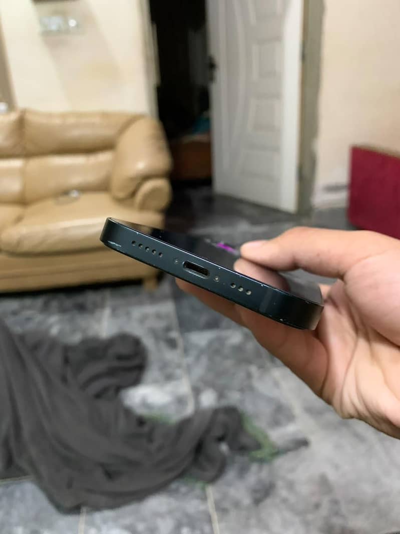 Apple iPhone 13 8