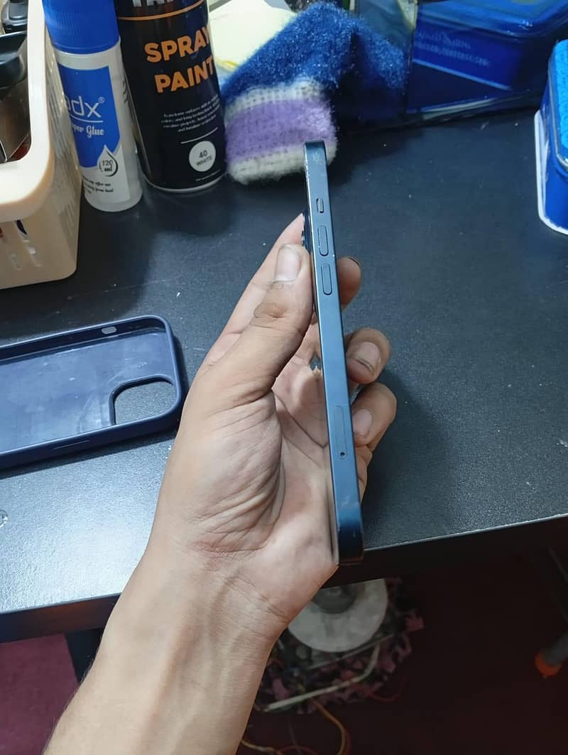 Apple iPhone 13 4