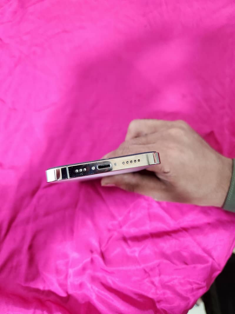 Apple iPhone 12 Pro 3