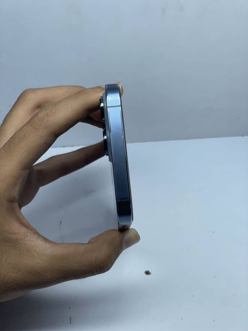 Apple iPhone 13 Pro Max 2
