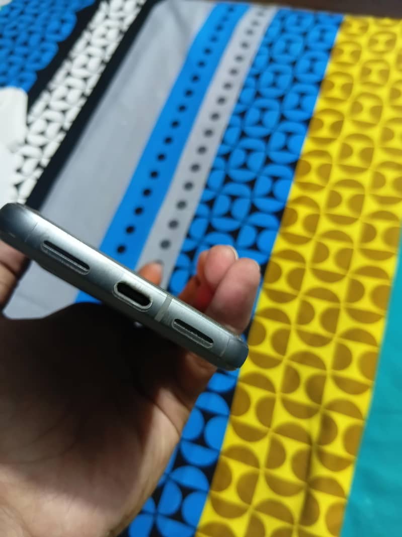 Google Pixel 8 4
