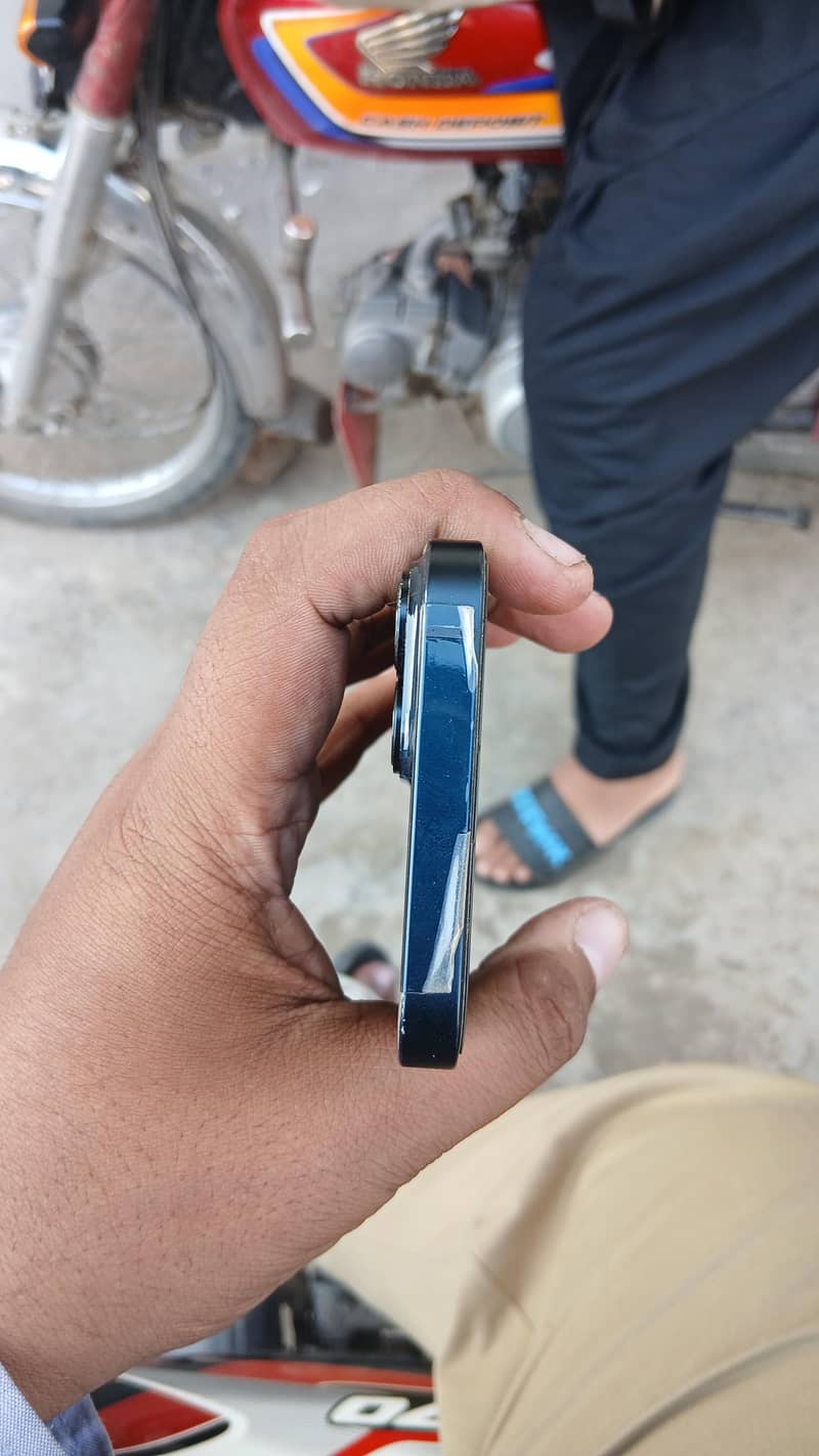Apple iPhone 14 3