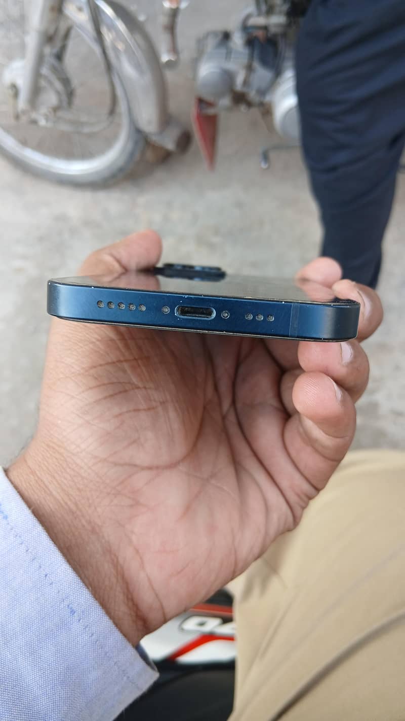 Apple iPhone 14 4