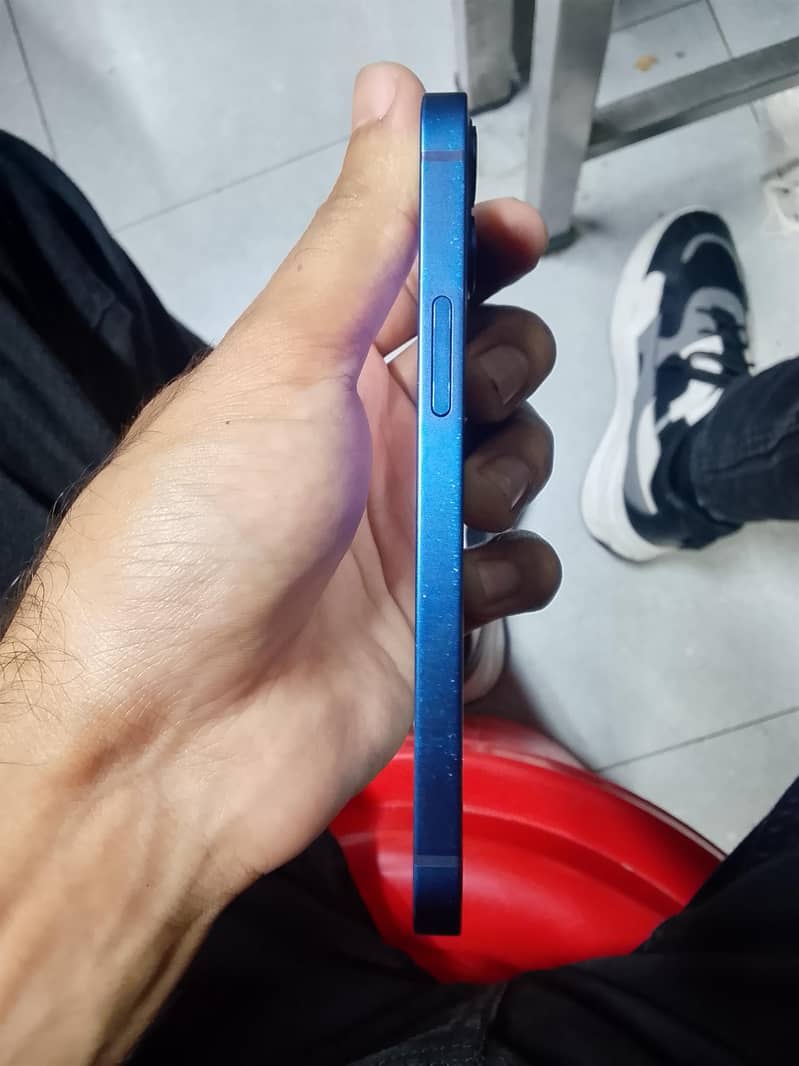 Apple iPhone 12 mini 6