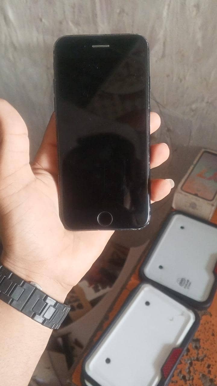 Apple iPhone 7 0