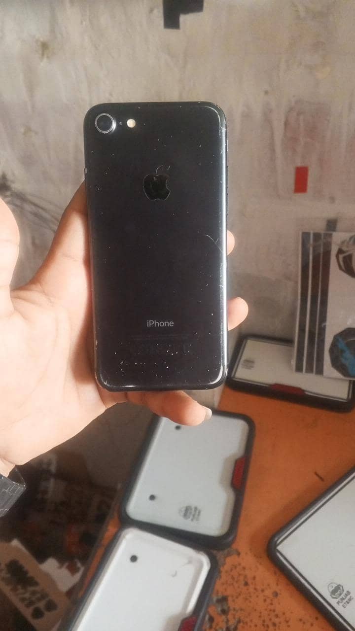 Apple iPhone 7 1