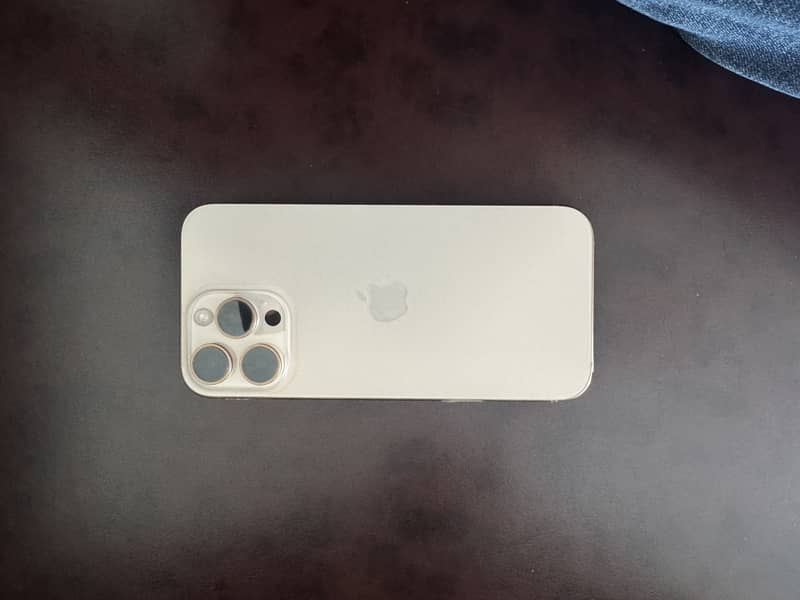 Apple iPhone 16 Pro Max 0