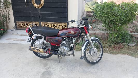 Honda 125 for sael arejnt lush condition 03004332162